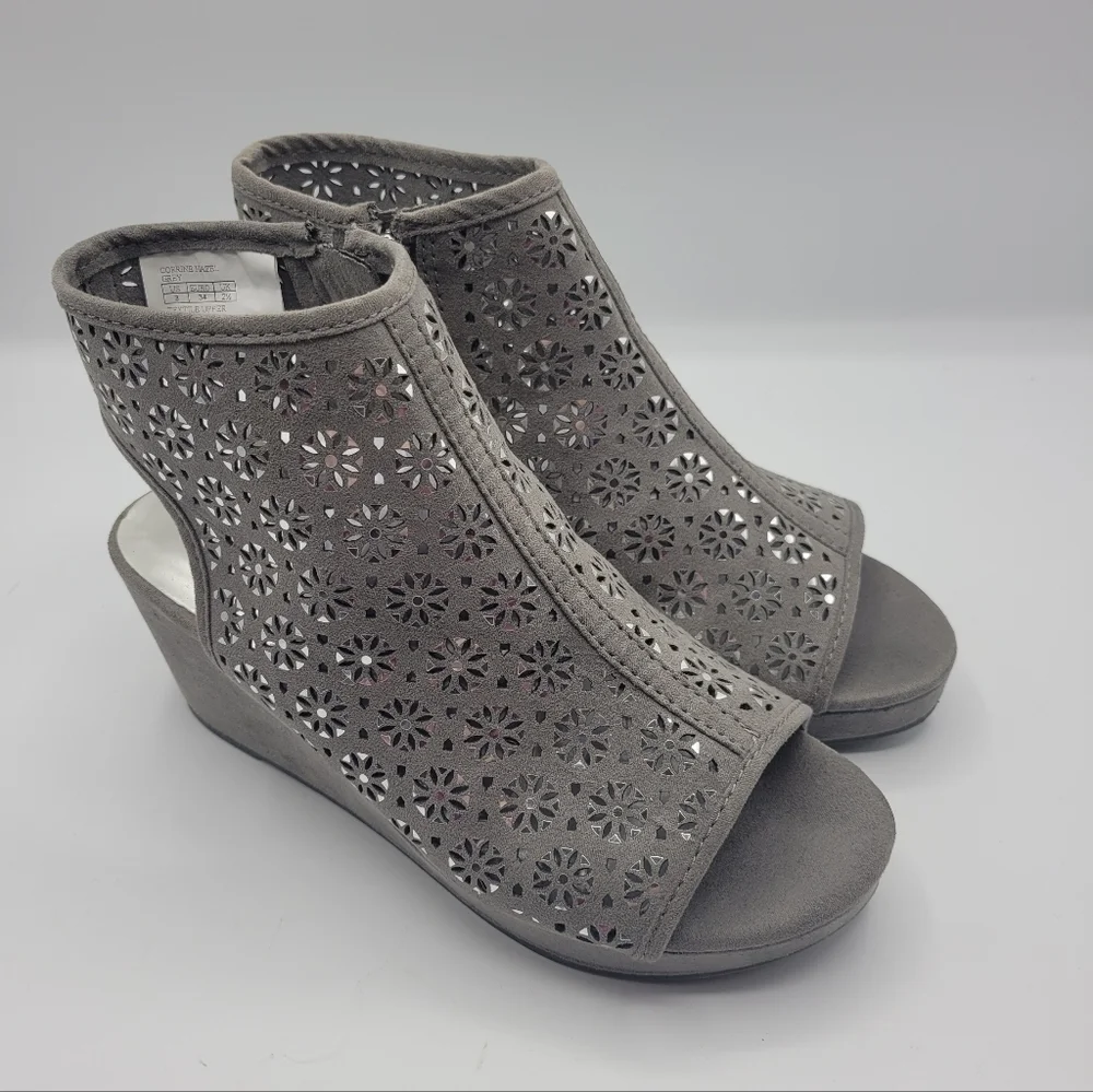 Kenneth Cole New York wedges size 3 corrie hazel grey